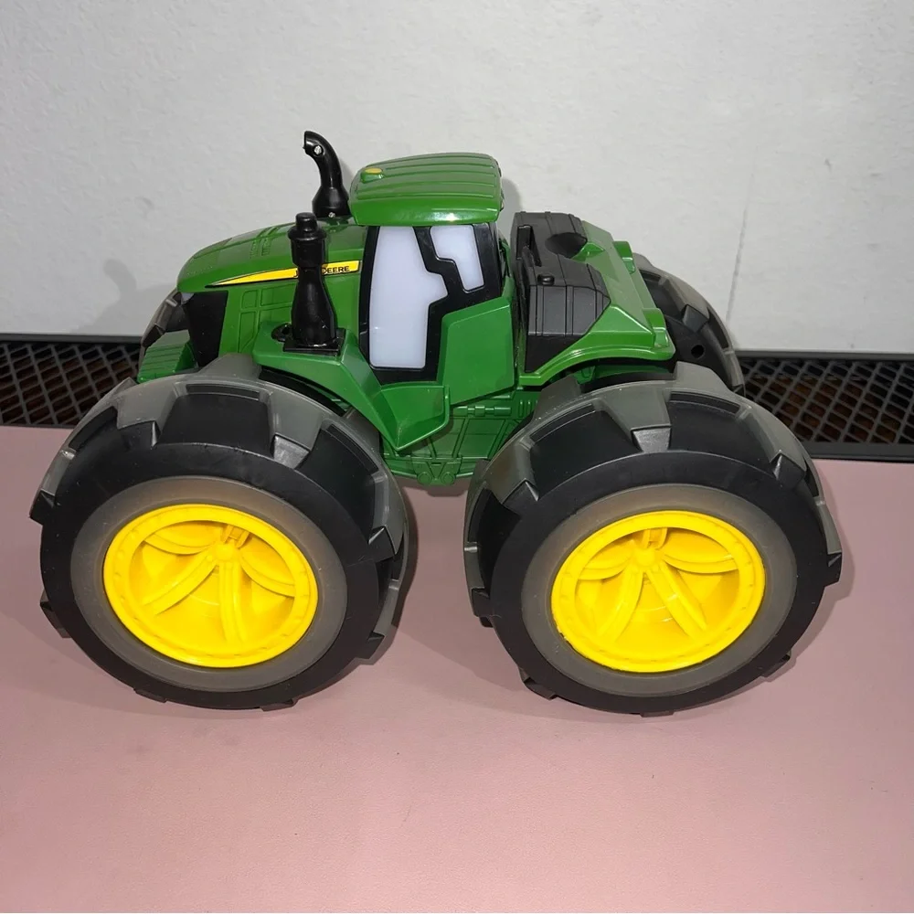 LP68154 - John Deere Monster Treads Deluxe Lightning Wheels Tractor Ex. Conditio
